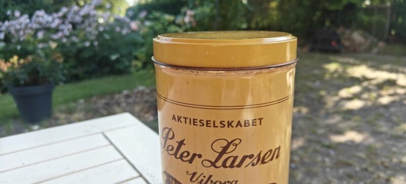Peter Larsen. Tradition for god Kaffe. Viborg. Kaffedåse