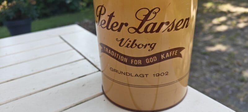 Peter Larsen. Tradition for god Kaffe. Viborg. Kaffedåse