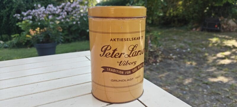 Peter Larsen. Tradition for god Kaffe. Viborg. Kaffedåse