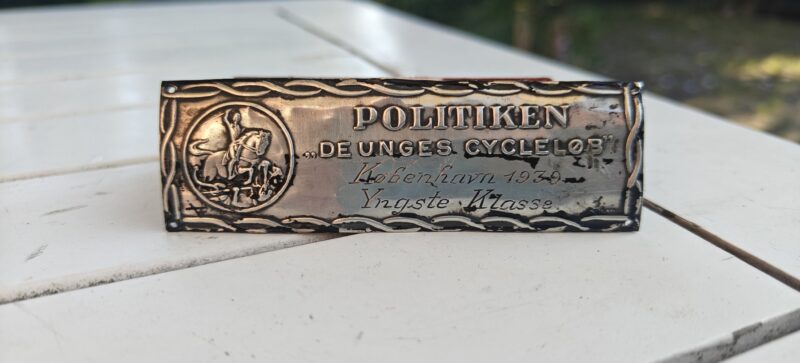 Polititken. De unges Cycleløb. København 1939. Skilt