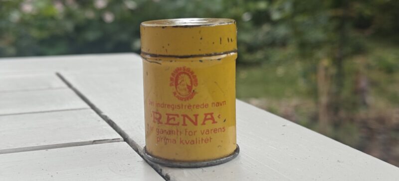 Rena krydderier. Sort Peber. P. Baunsgaard Aarhus. Blikdåse. Krydderidåse