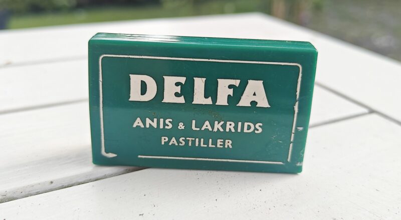 Delfa Anis Lakridspastiller. Plastikdåse