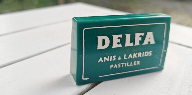 Delfa Anis Lakridspastiller. Plastikdåse