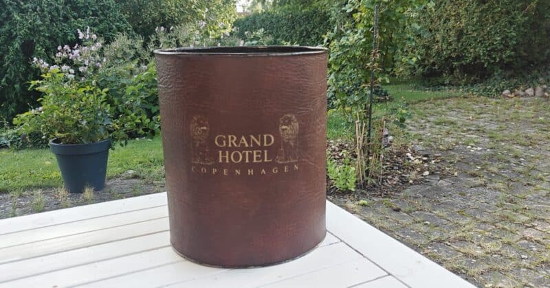 Skraldespand fra Grand Hotel København. Lesco