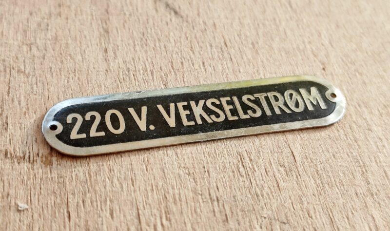 220V vekselstrøm - lille apparatskilt