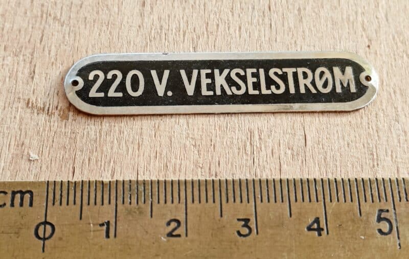 220V vekselstrøm - lille apparatskilt
