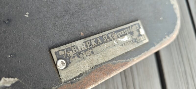 Billetdispenser fra BIREKA. Har været i brug på Frederiksværk Ruterne. Indeholder stadig billetter