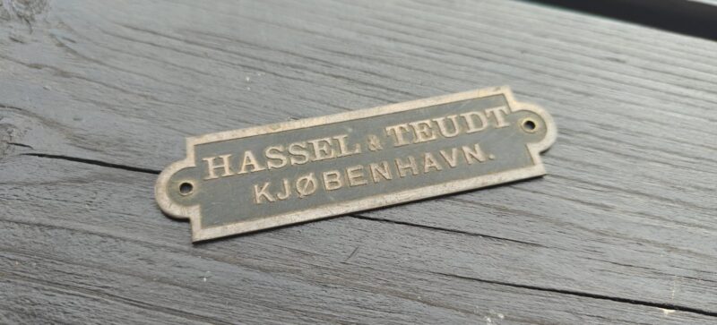 Hassel & Teudt. Kjøbenhavn. Gammel fabriksskilt