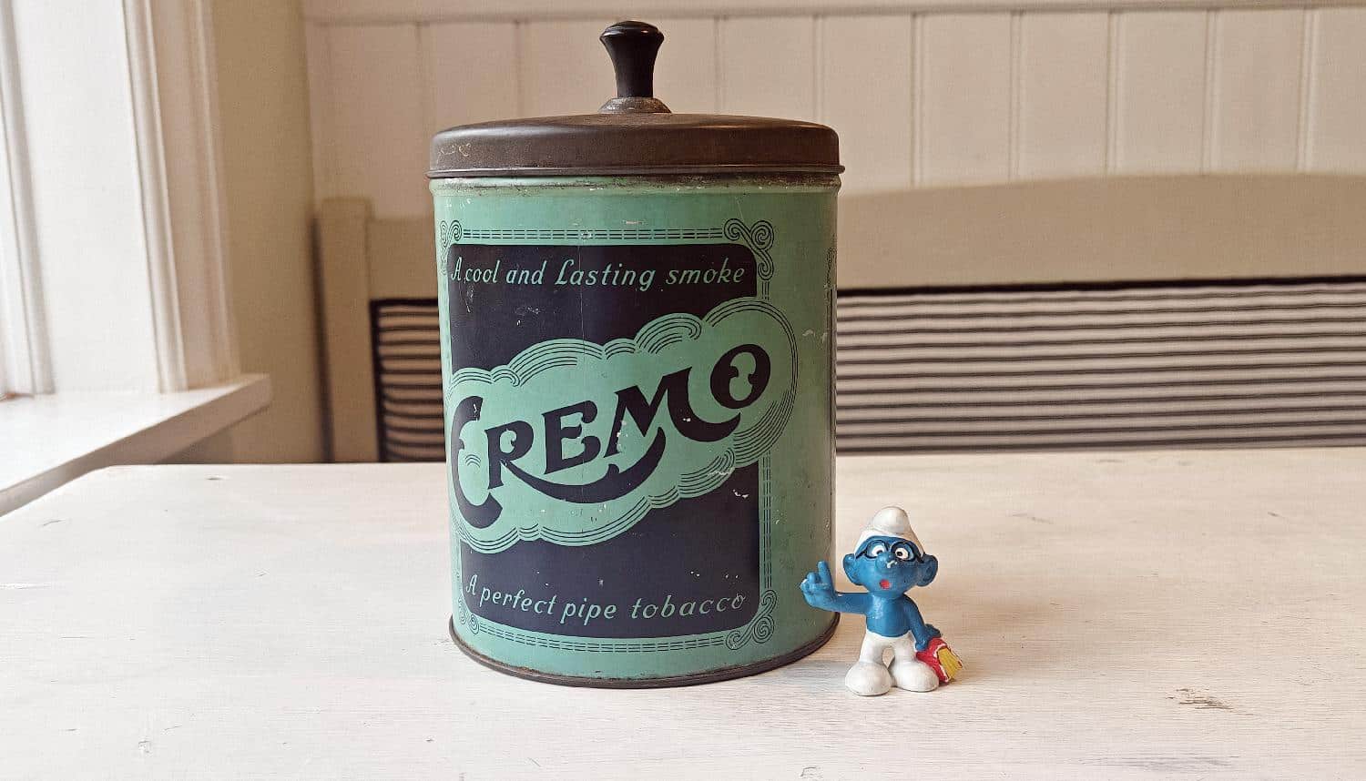 Cremo tobaksdåse i blik. Gammel sag