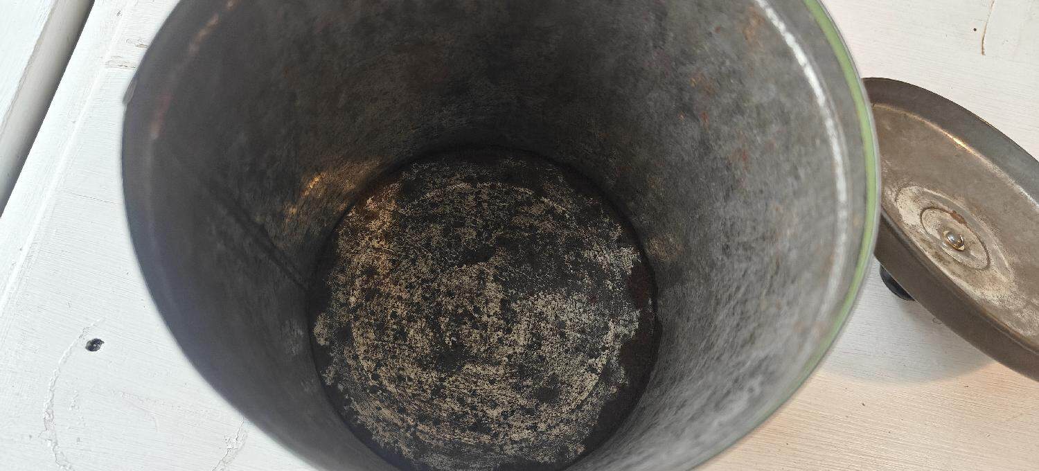 Cremo tobaksdåse i blik. Gammel sag