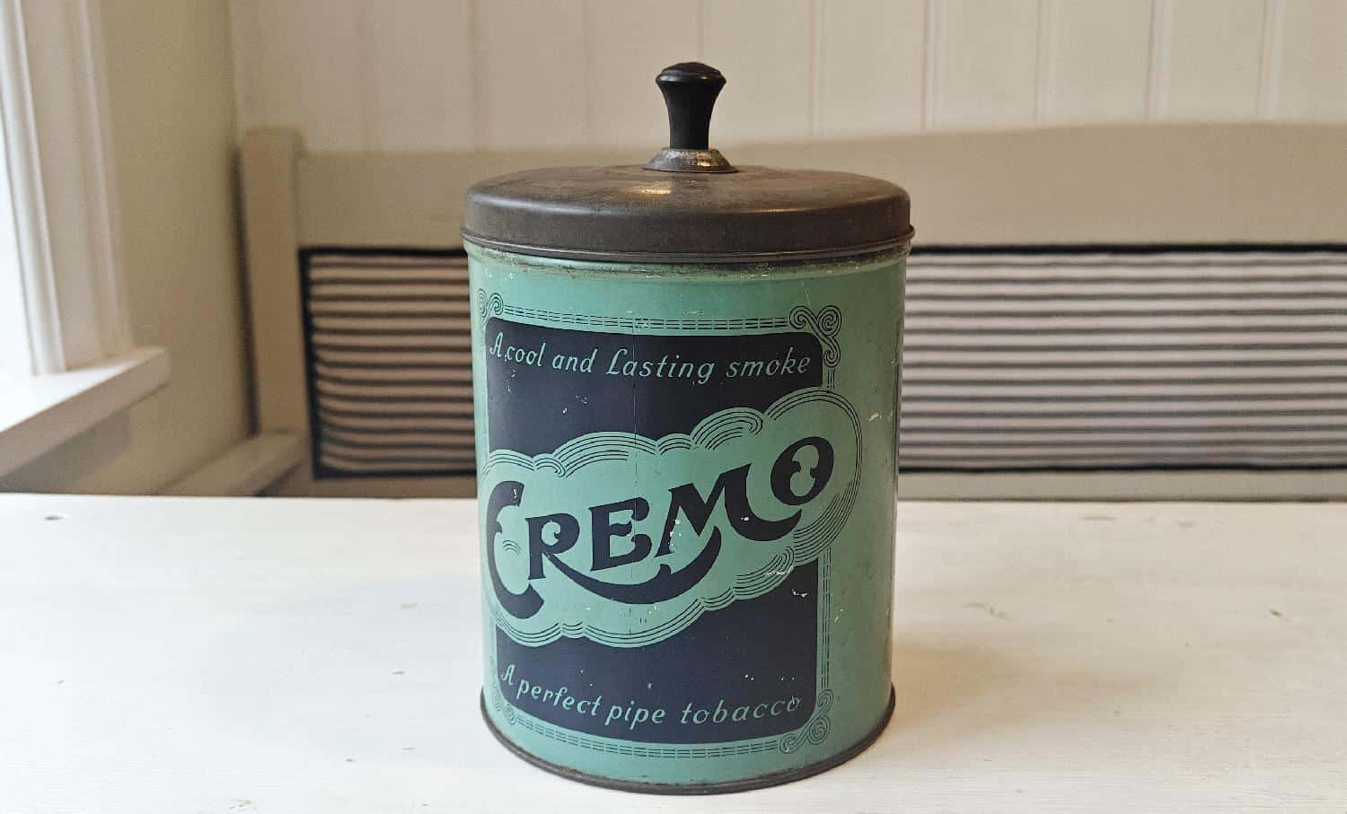 Cremo tobaksdåse i blik. Gammel sag