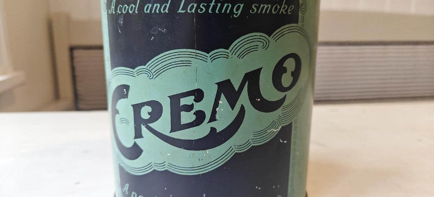 Cremo tobaksdåse i blik. Gammel sag