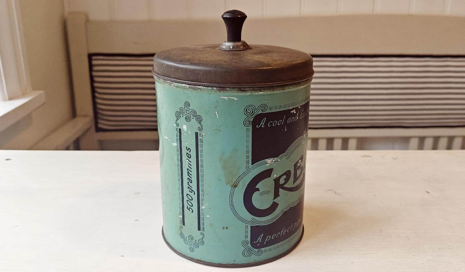 Cremo tobaksdåse i blik. Gammel sag