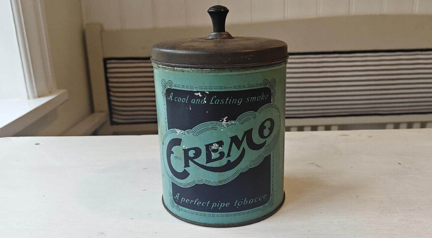 Cremo tobaksdåse i blik. Gammel sag