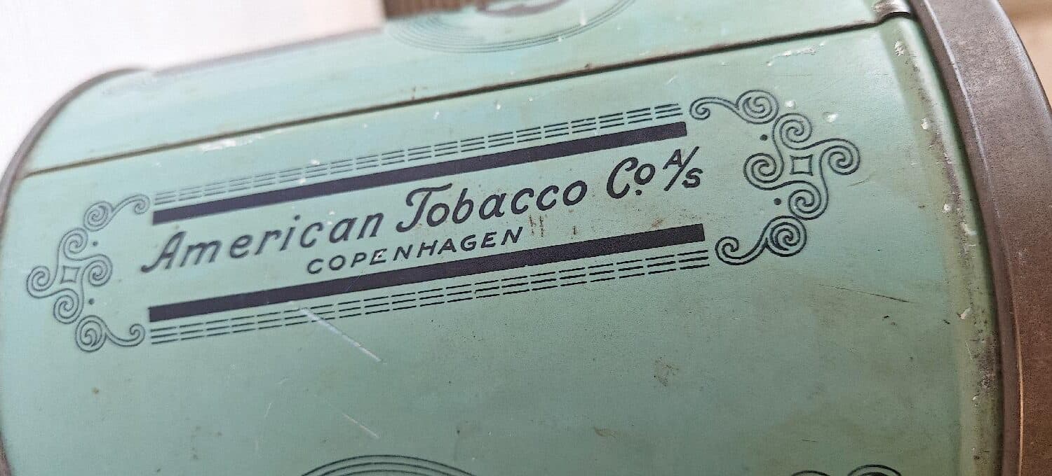 Cremo tobaksdåse i blik. Gammel sag