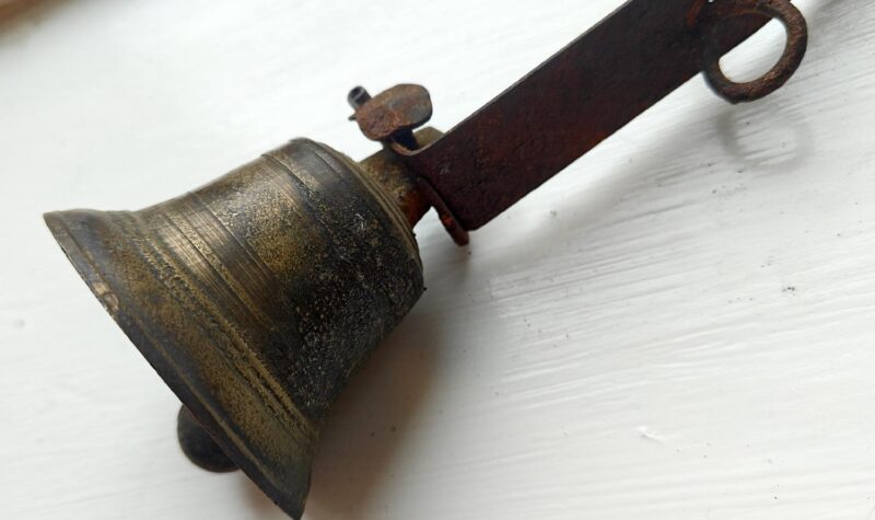 Antik dørklokke fra købmand (butiksklokke). Messing og jern