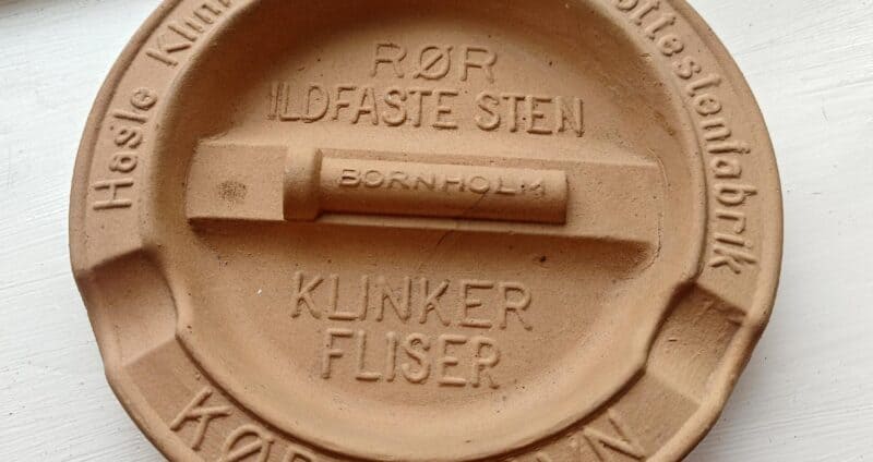 Hasle klinker og Chamottestenfabrik. Rør, Ildfaste sten, Klinker, Fliser. Bornholm. København. Reklameaskebæger