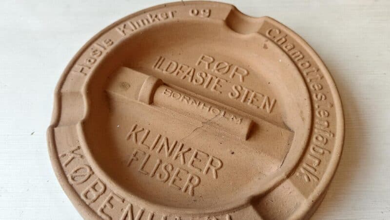 Hasle klinker og Chamottestenfabrik. Rør, Ildfaste sten, Klinker, Fliser. Bornholm. København. Reklameaskebæger