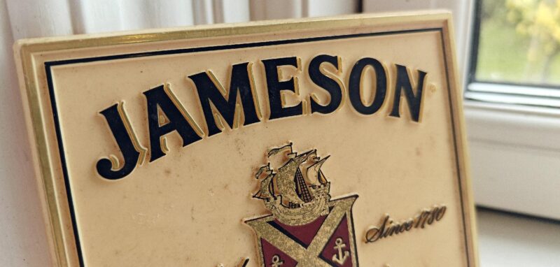 Jameson Irish Whiskey. Plastik skilt. 1970erne