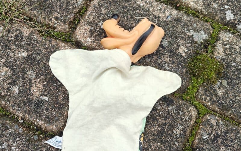 Gammel Disney Pluto hånddukke med pivert