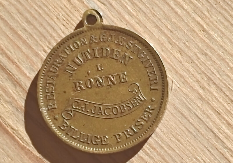 Reklamevedhæng fra Restaurant & gjæstgiveri Nutiden i Rønne