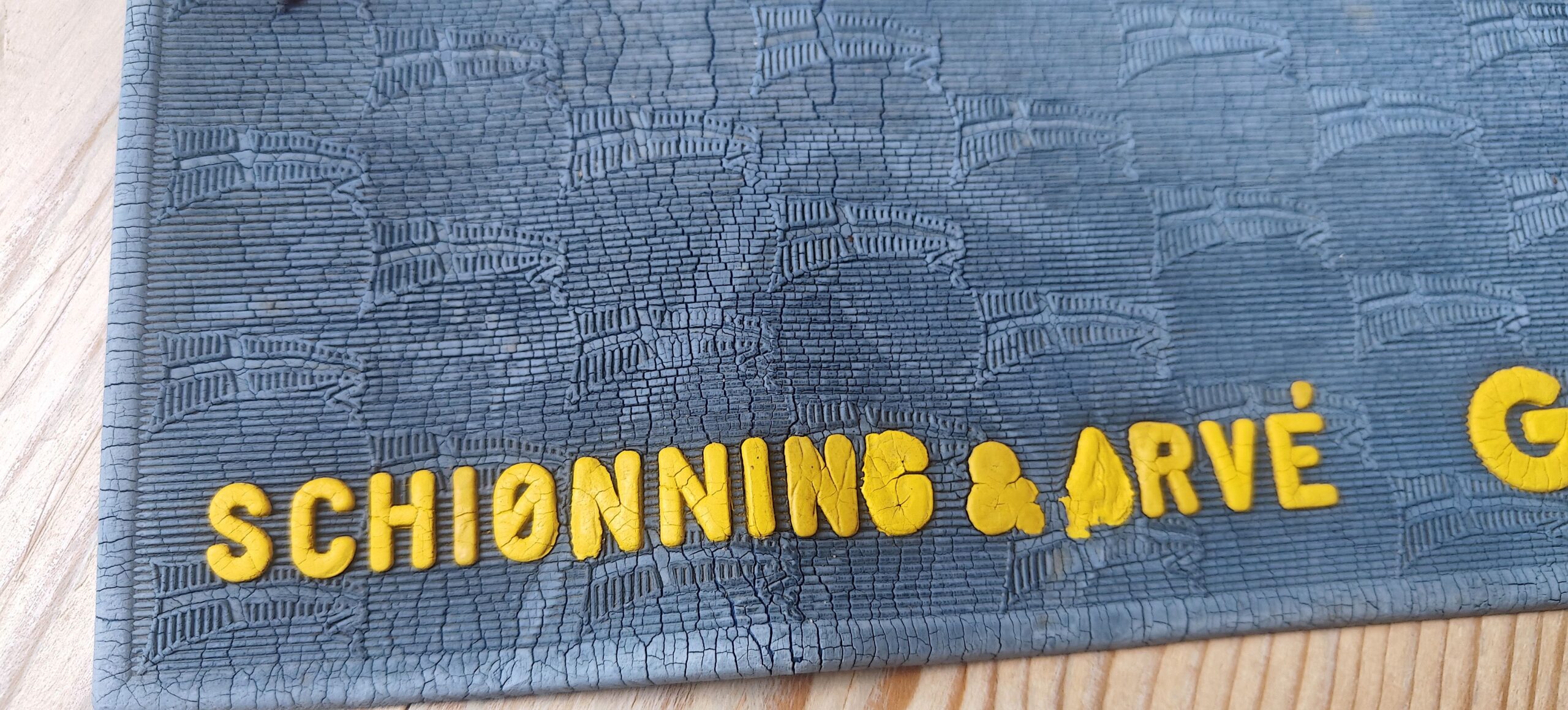 Schiønning & Arve GUMMI. Knagende Stærk! - Gummimåtte