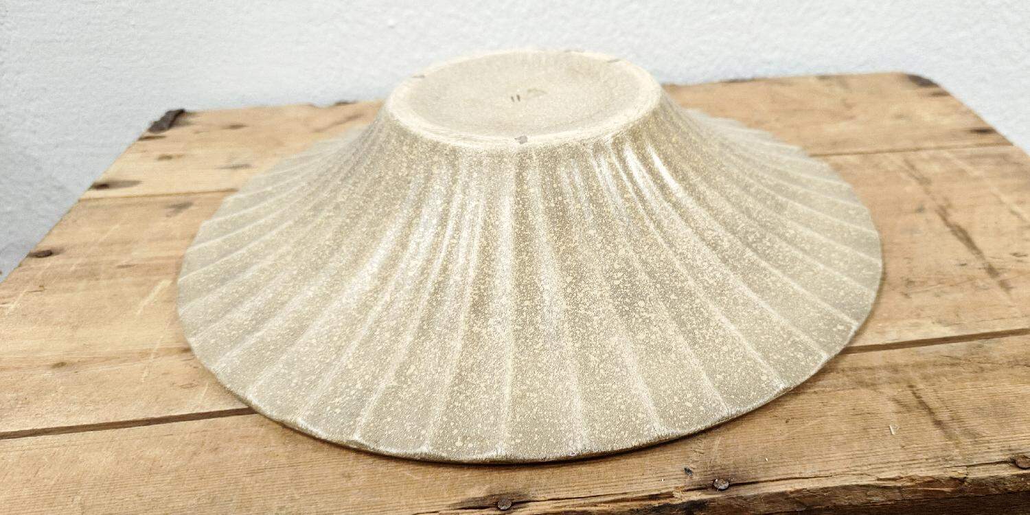 Stort fad. Brun og beige. Knabstrup