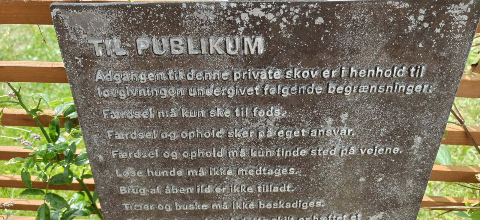 Adgangstavle (skilt) for en privat sko