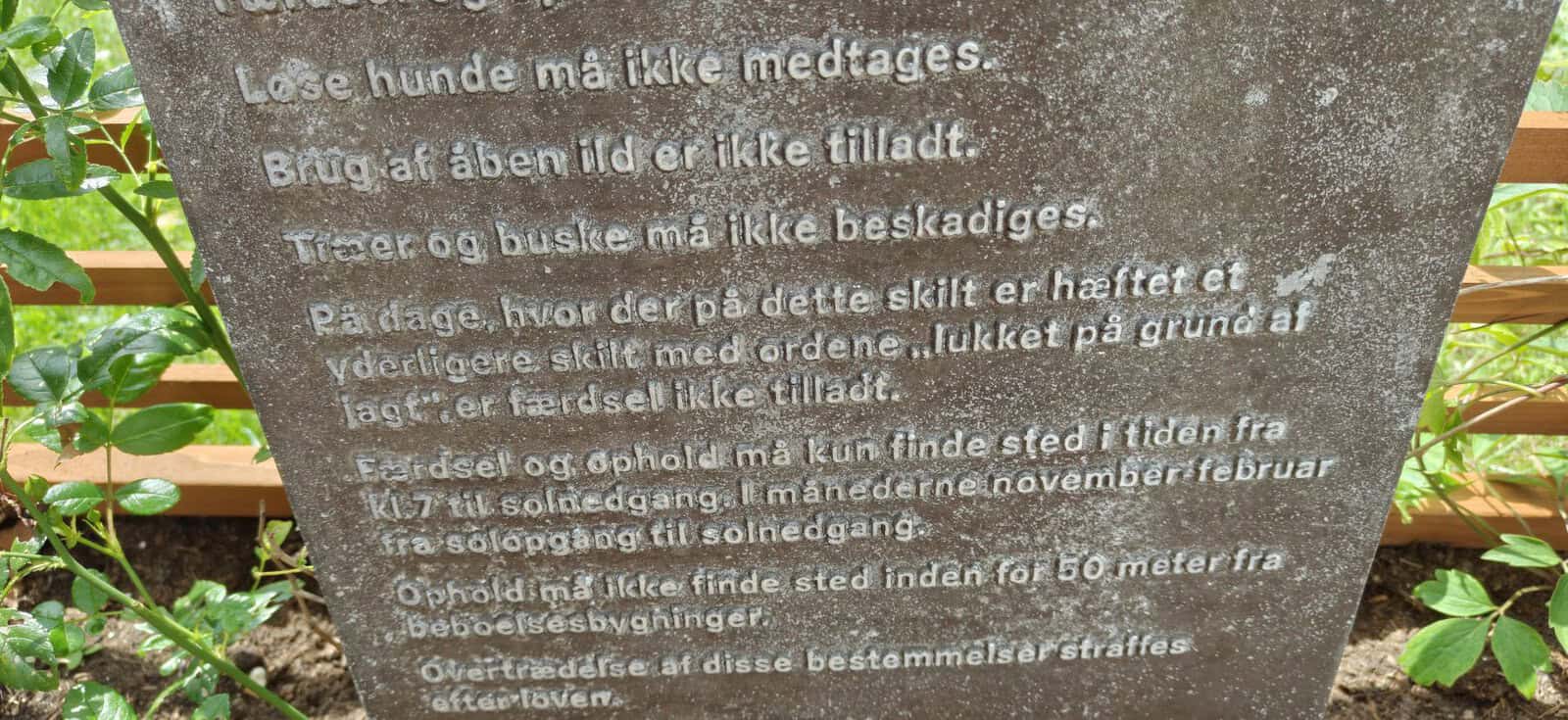 Adgangstavle (skilt) for en privat sko