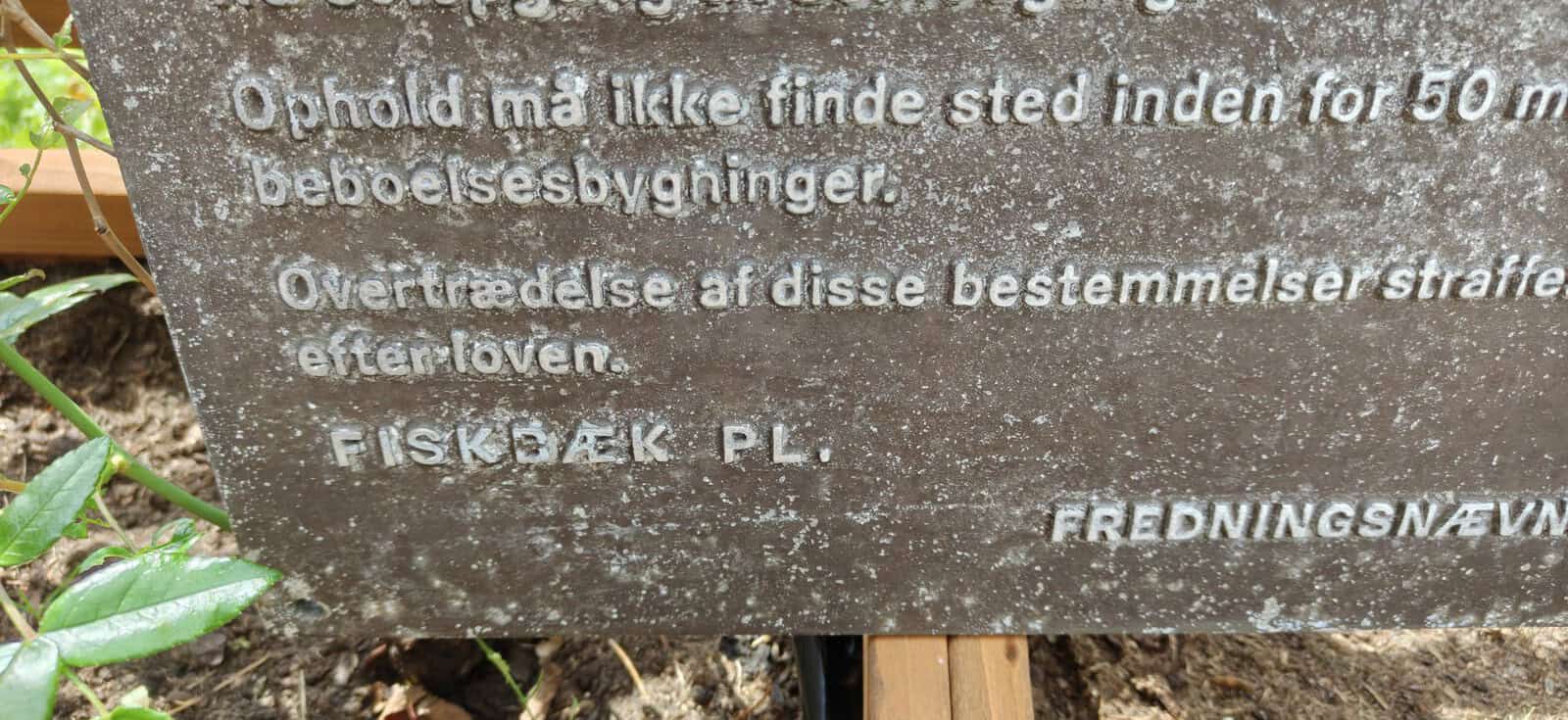 Adgangstavle (skilt) for en privat sko