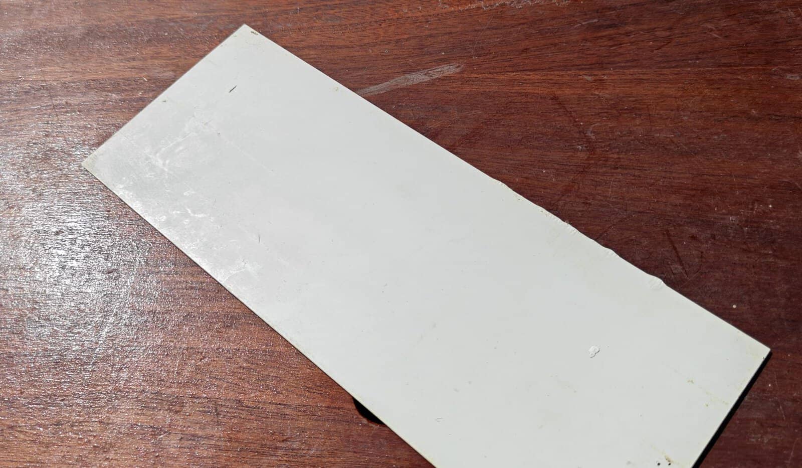 Fransk automatskilt (POUR OBTENIR UNE DOSE DE SAVON)